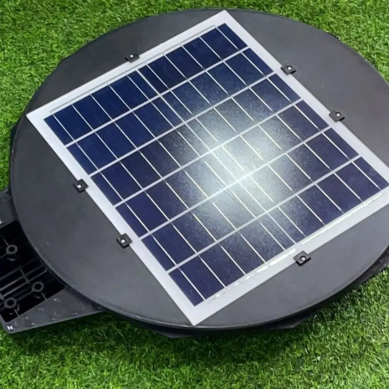 Foco solar 500W potente con luz blanca fría 6500K para jardines y patios – Olimantech