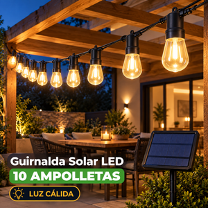 Guirnalda solar LED de 10 metros con 10 ampolletas de luz cálida en un patio acogedor
