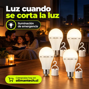 Ampolletas LED de emergencia recargables iluminando una sala familiar durante un corte de luz