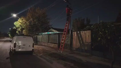 Foco Solar LED 2000W IP66 con Pedestal Metálico y Control Remoto | 20.000 Lúmenes | Exterior Chile