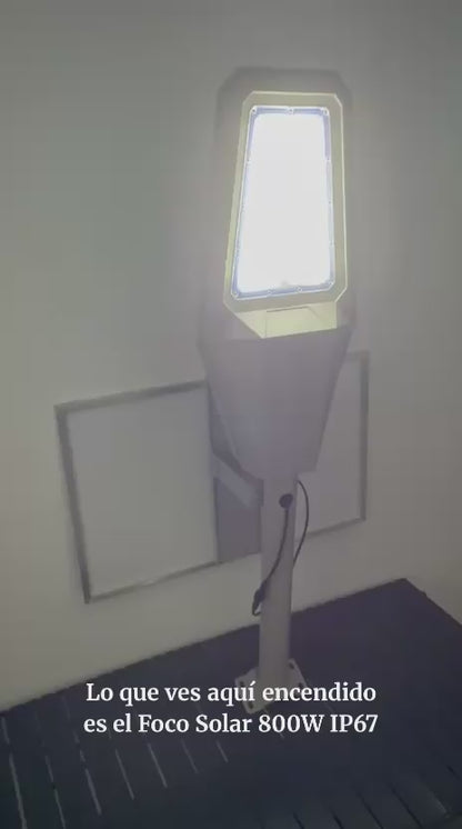 Foco Solar LED 800W LiFePO4 IP67 Profesional | Aluminio | +20 Horas | 450 m² | Chile